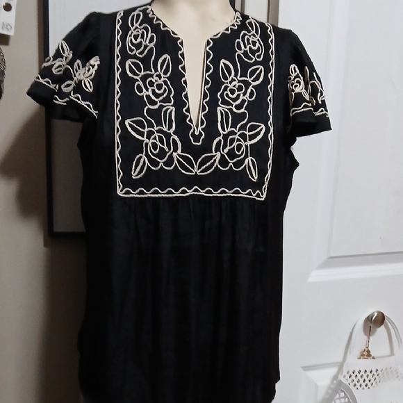 Rachel Zoe Black Top with Cream Floral Design - Picture 2 of 8